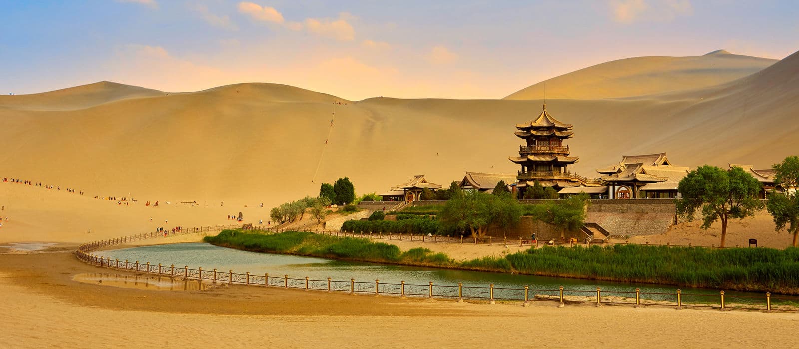 Bridging worlds: The silk road of ideas and Edgar Morin's vision of complex humanity